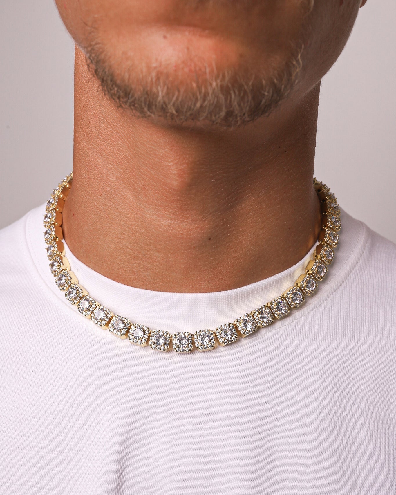 ICED CLUSTERED CHAIN. - 18K GOLD
