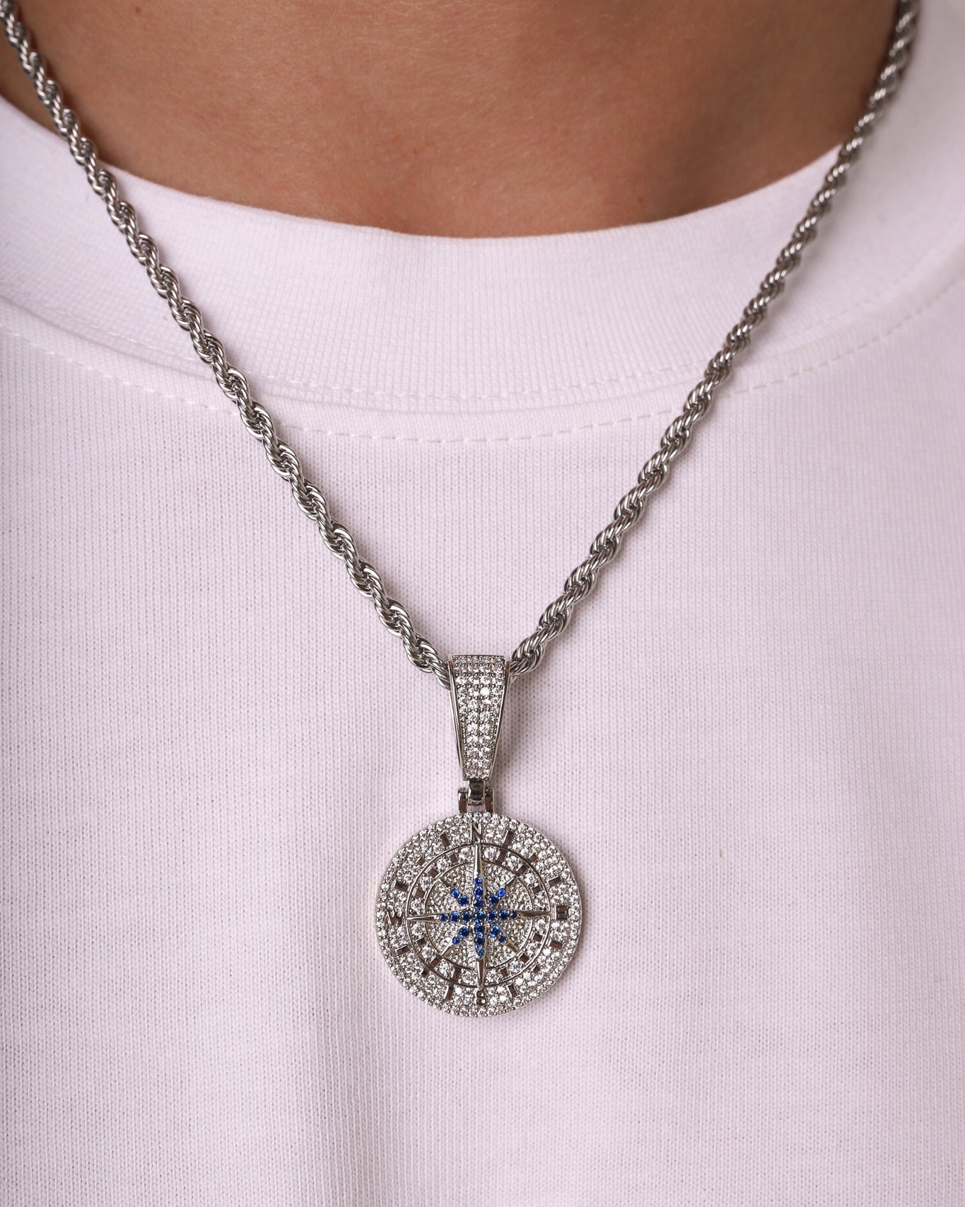 ICED COMPASS PENDANT. - WHITE GOLD